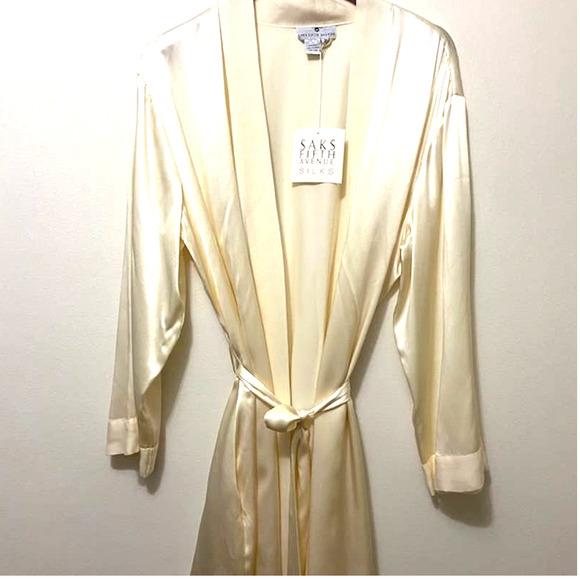 Saks Fifth Avenue Other - SAKS Fifth Avenue Pure Silk Robe set Large